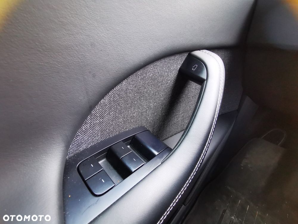 Tesla Model X Long Range - 32