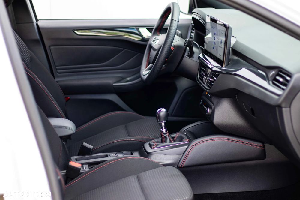 Ford Focus 1.0 EcoBoost MHEV ST-Line X - 16