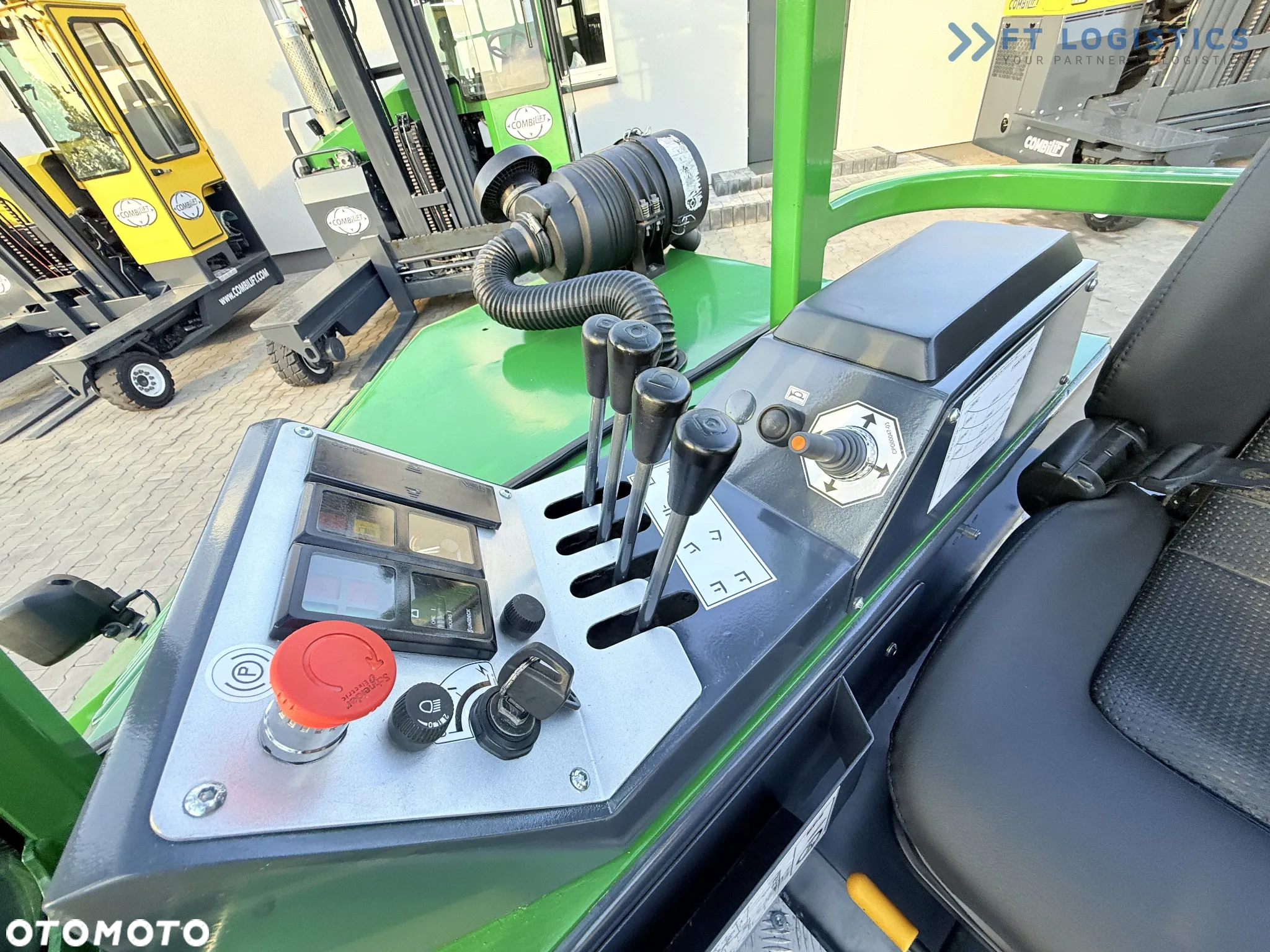 Combilift C2500CB / TRIPLEX / 5500MM / WOLNY SKOK / DIESEL / JEDYNIE 3768MTH / POZYCJONER / PRZESUW BOCZNY / NOWE OPONY / JAK NOWY / Szeroka oferta wózków czterokierunkowych i bocznych, dopasowanych do różnorodnych potrzeb i zastosowań. - 17