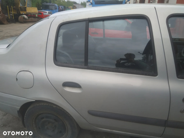 Renault Thalia drzwi tylne prawe srebne