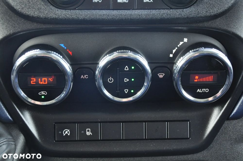 Iveco DAILY 156KM AUTOMAT CHŁODNIA IZOTERMA KRAJOWE BEZWYPADKOWE - 32