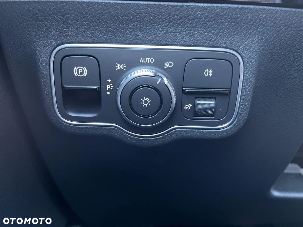 Mercedes-Benz EQA - 21