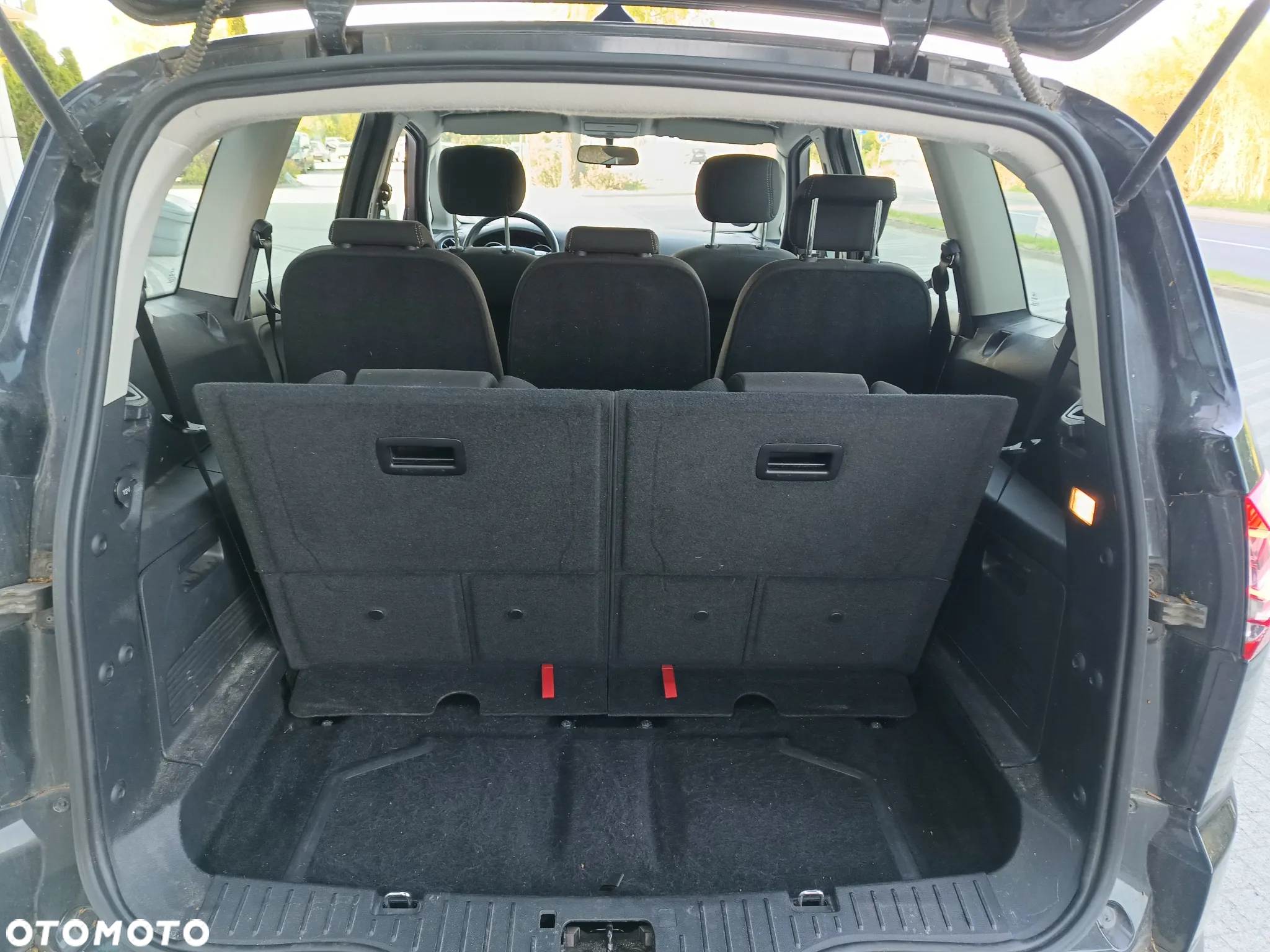 Ford S-Max - 17