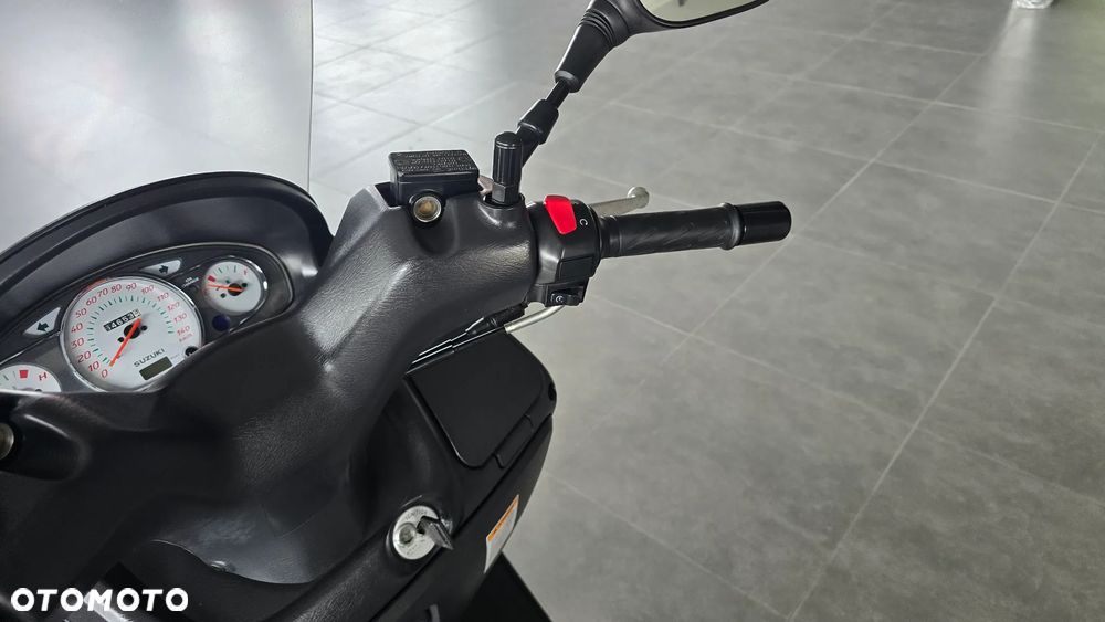 Suzuki Burgman - 12