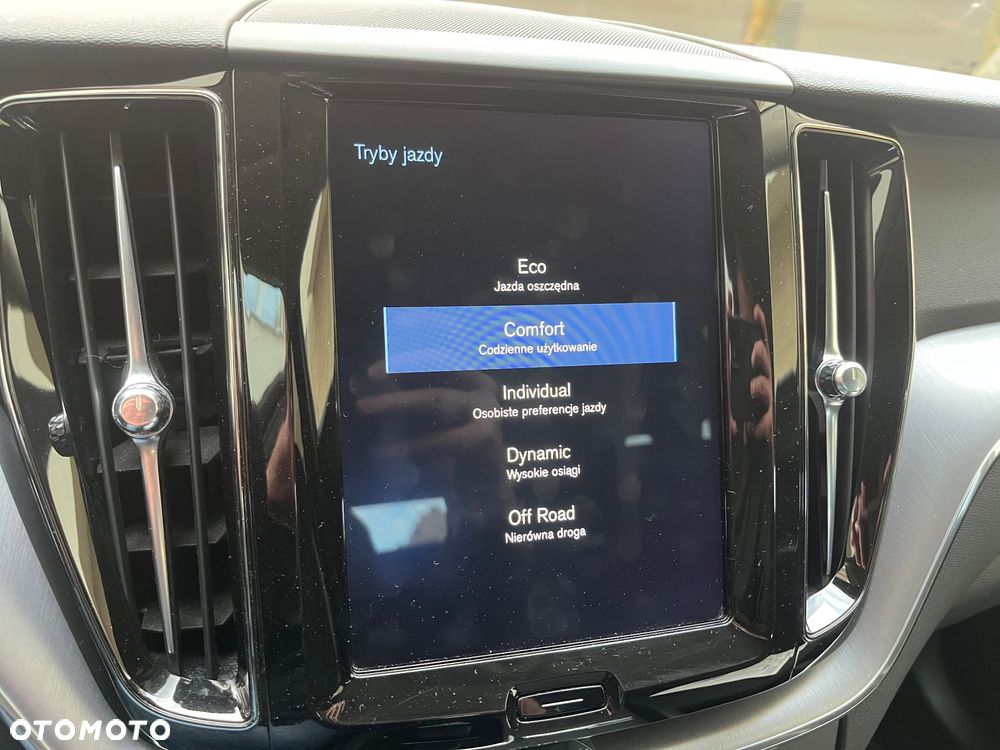 Volvo XC 60 D4 AWD Momentum - 25