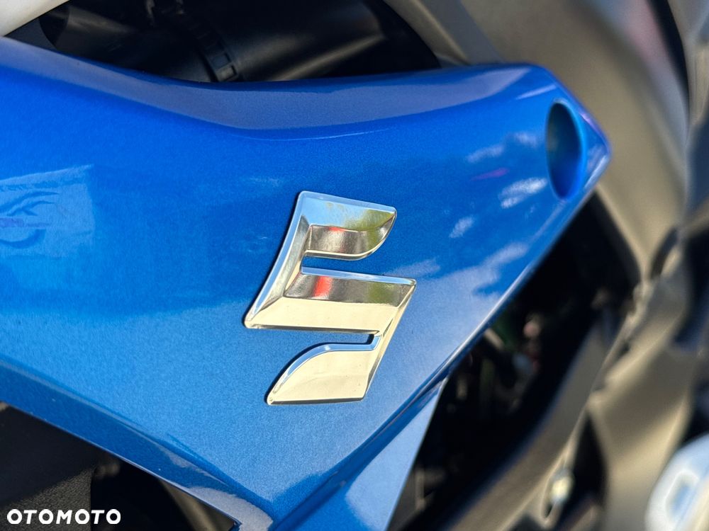 Suzuki GSR - 34