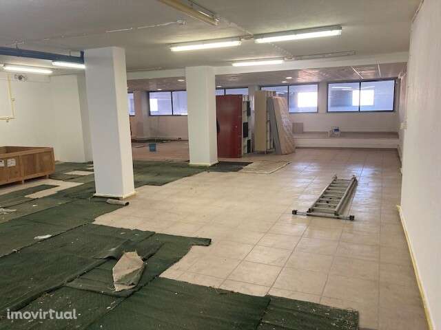 Armazém para arrendar em Carnaxide - Grande imagem: 2/10