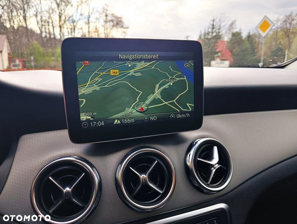 Mercedes-Benz GLA 180 Urban - 7