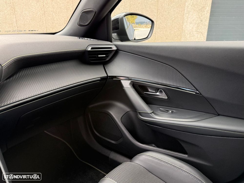 Peugeot 2008 1.2 PureTech GT EAT8 - 22