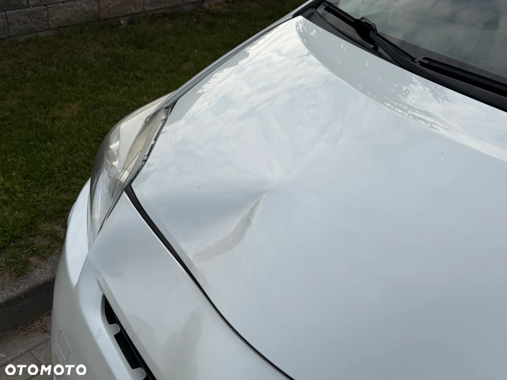Toyota Prius (Hybrid) Executive - 32