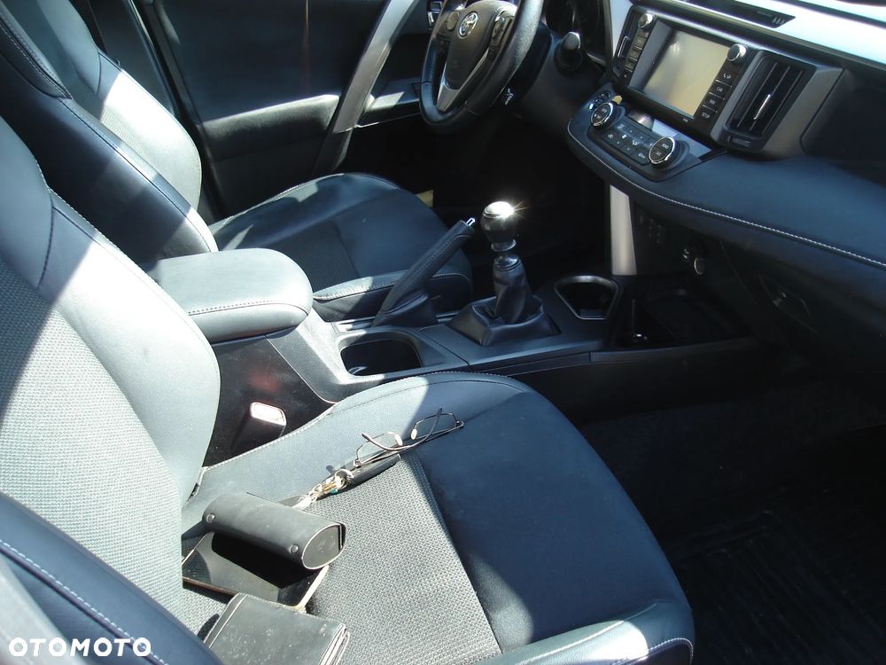 Toyota RAV4 2.0 D-4D Prestige 4x2 - 5