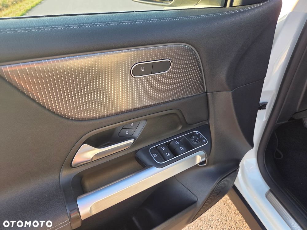 Mercedes-Benz EQB 250 66.5kWh Electric Art - 14