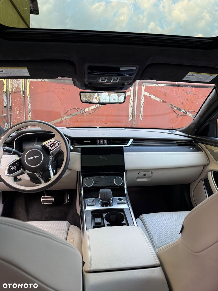 Jaguar XF 2.0 P300 AWD SE - 12