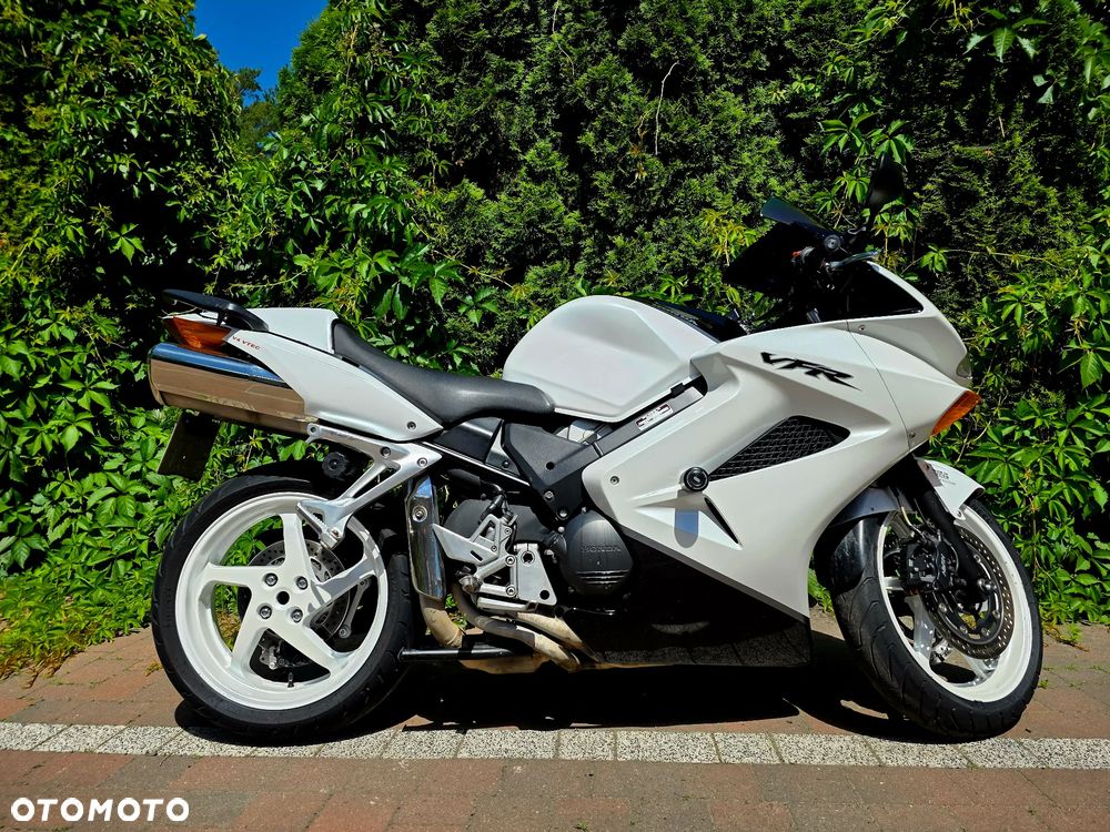 Honda VFR - 4