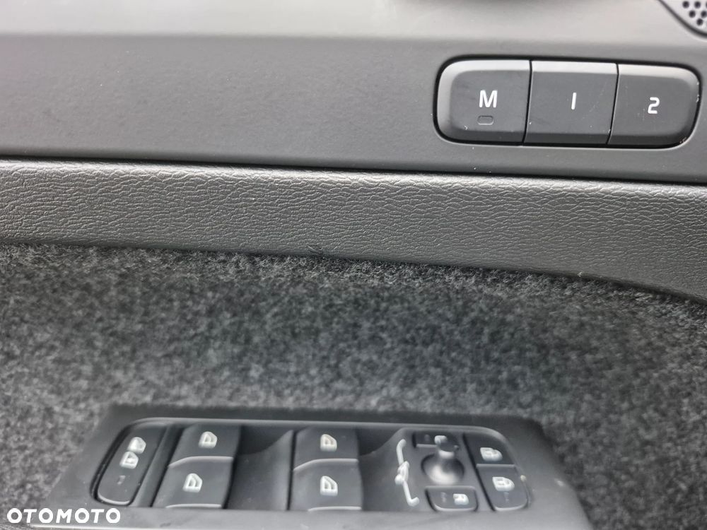 Volvo XC 40 Recharge 82 kWh Single M Extended Range RWD Core - 17