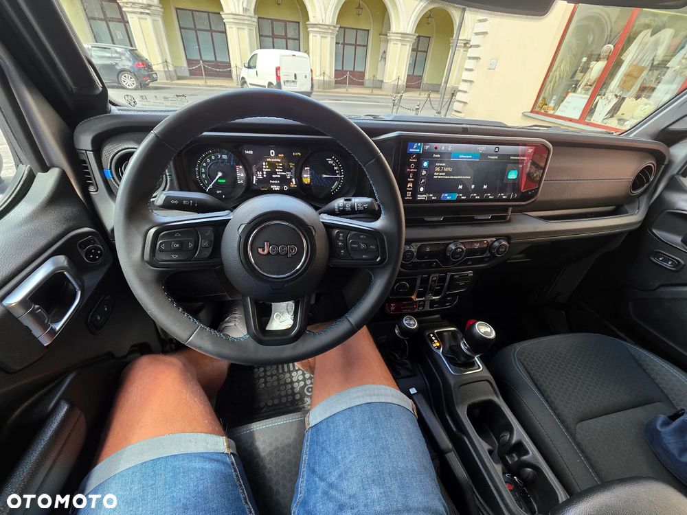 Jeep Wrangler - 4