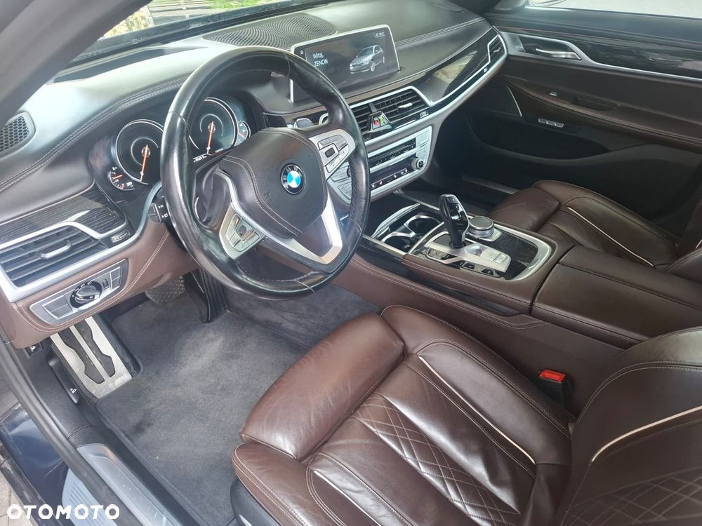 BMW Seria 7 740e iPerformance - 25
