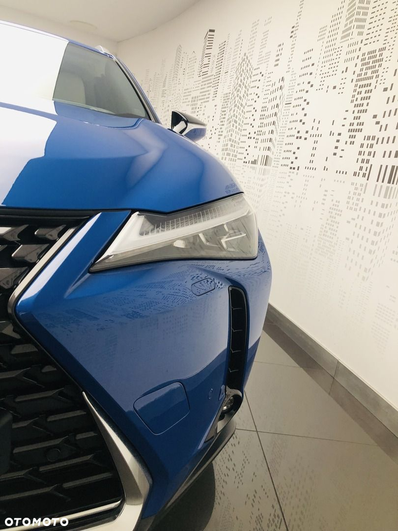 Lexus UX - 5