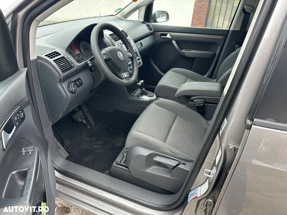 Volkswagen Touran - 10