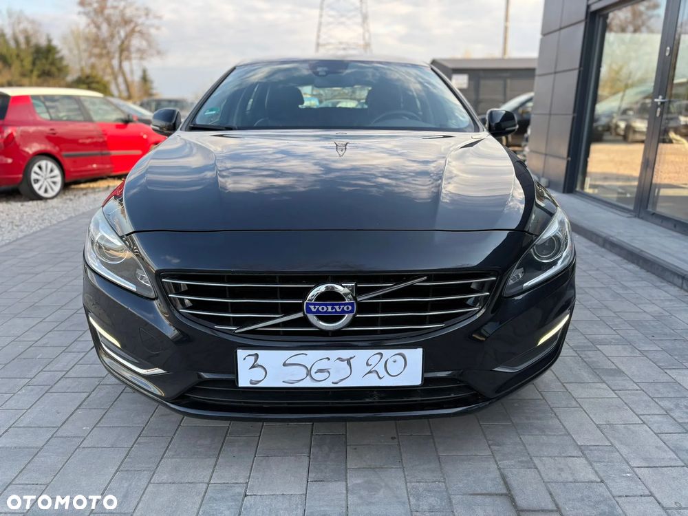 Volvo V60 D6 AWD Plug-in Hybrid Momentum - 2