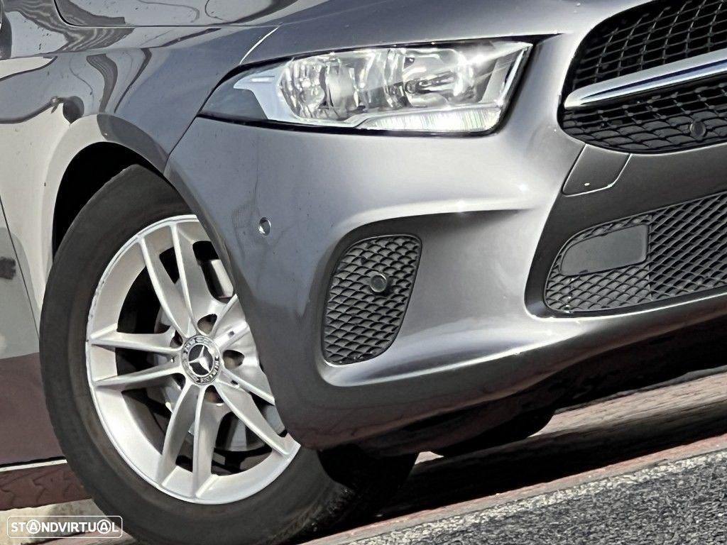 Mercedes-Benz A 180 d Style Plus Aut. - 32