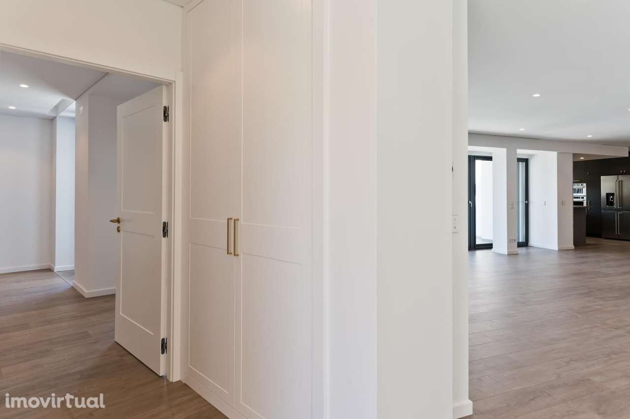 Moradia T5 com piscina, Carnaxide, Oeiras - Grande imagem: 4/60