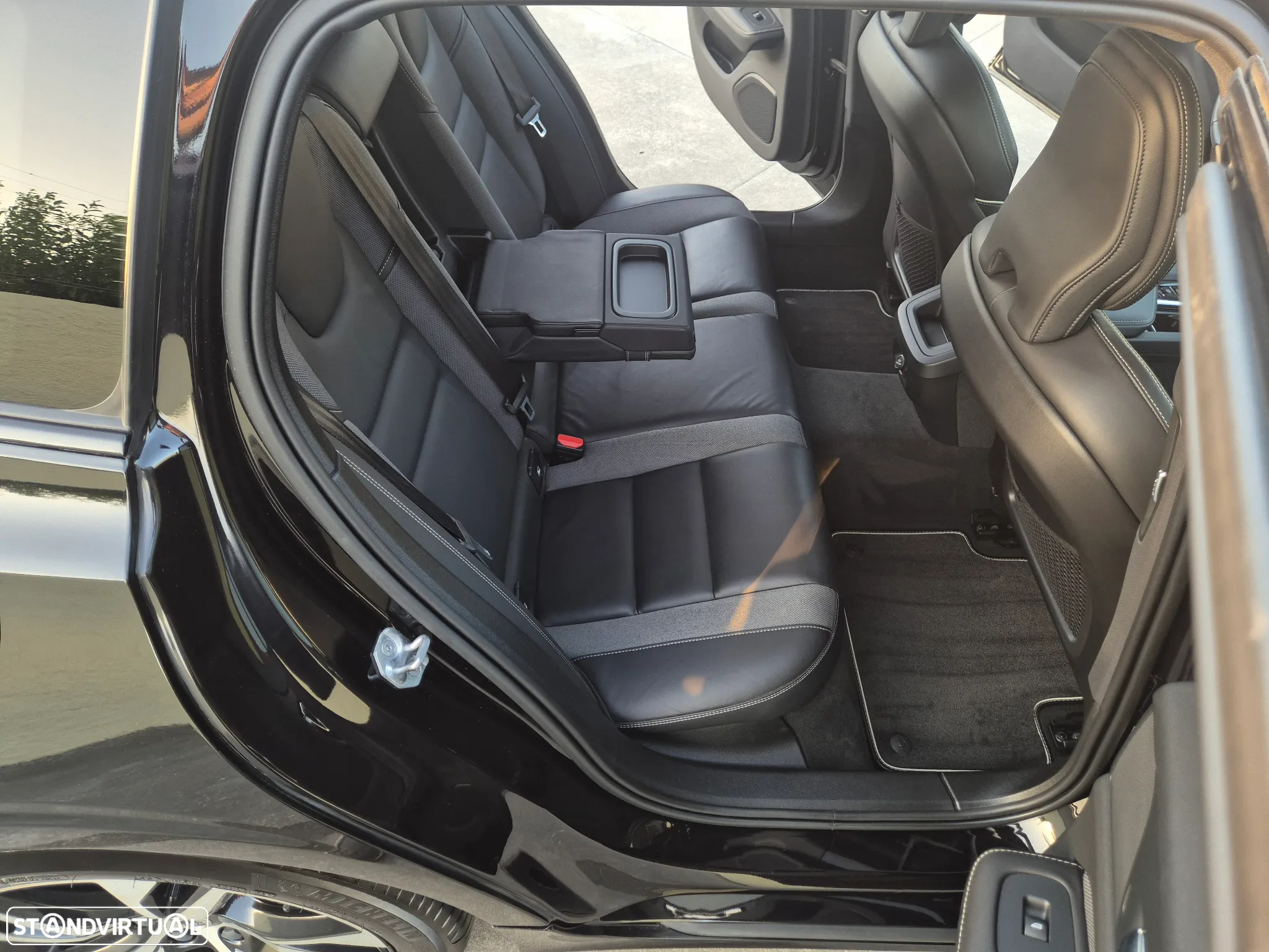 Volvo V60 2.0 D4 R-Design Geartronic - 8
