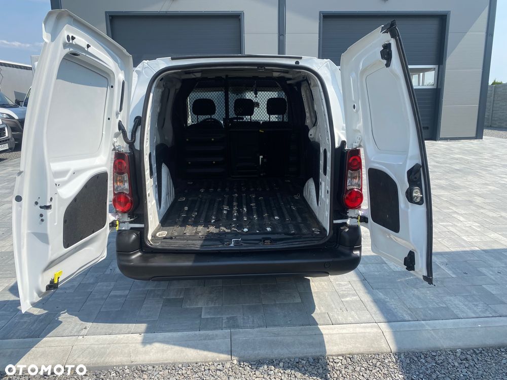 Citroën BERLINGO 1.6 HDI, MAX długi, 3-osobowy, klimatyzacja, zakupiony w salonie w Rzeszowie Bezwypadkowy serwisowany - 16