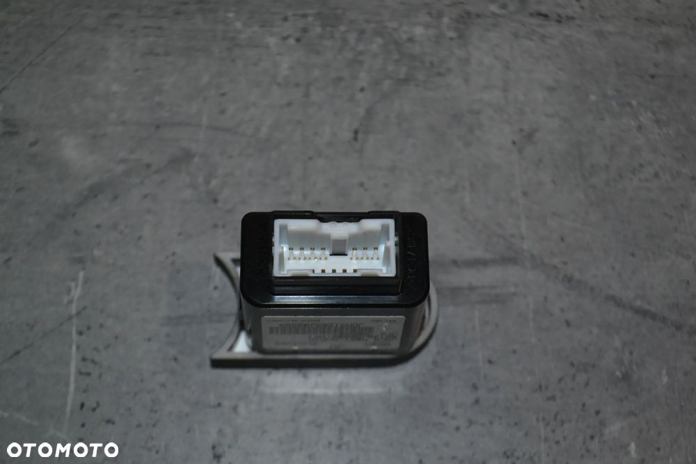KIA CEED II GNIAZDO USB AUX 96120-A2000 - 2