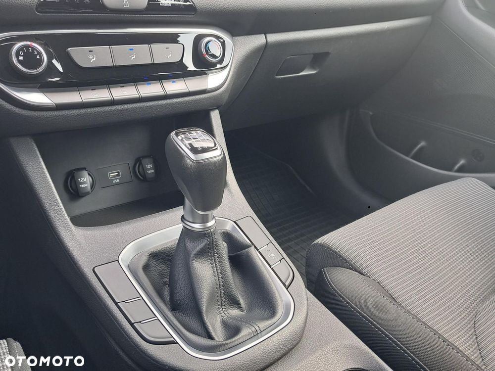 Hyundai i30 1.5 DPI Smart - 25