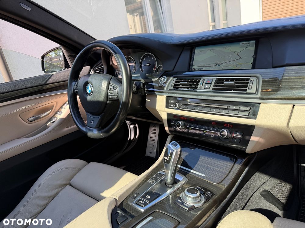 BMW Seria 5 525d Sport-Aut - 36