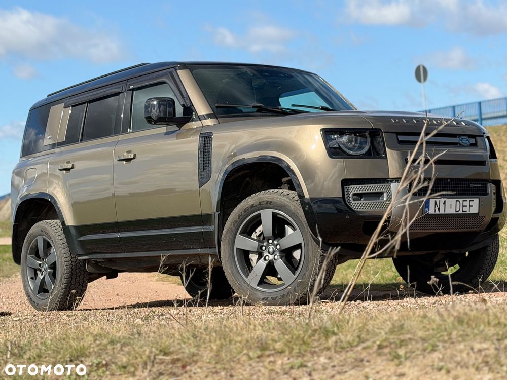 Land Rover Defender 110 D300 X-Dynamic SE - 1