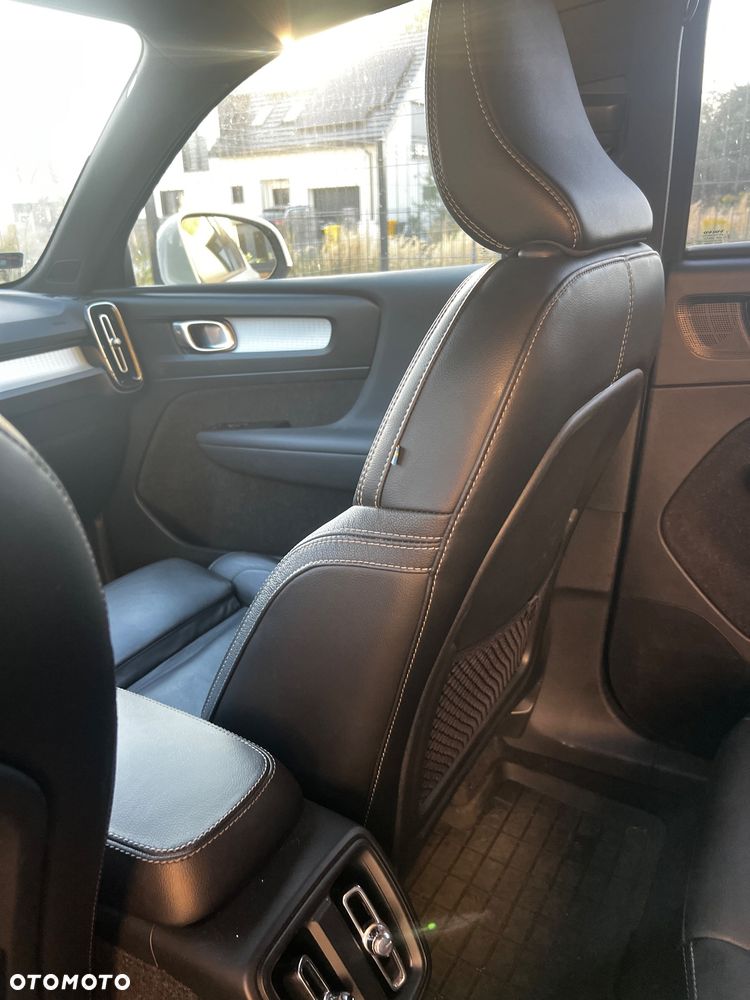Volvo XC 40 T4 AWD Momentum Pro - 24