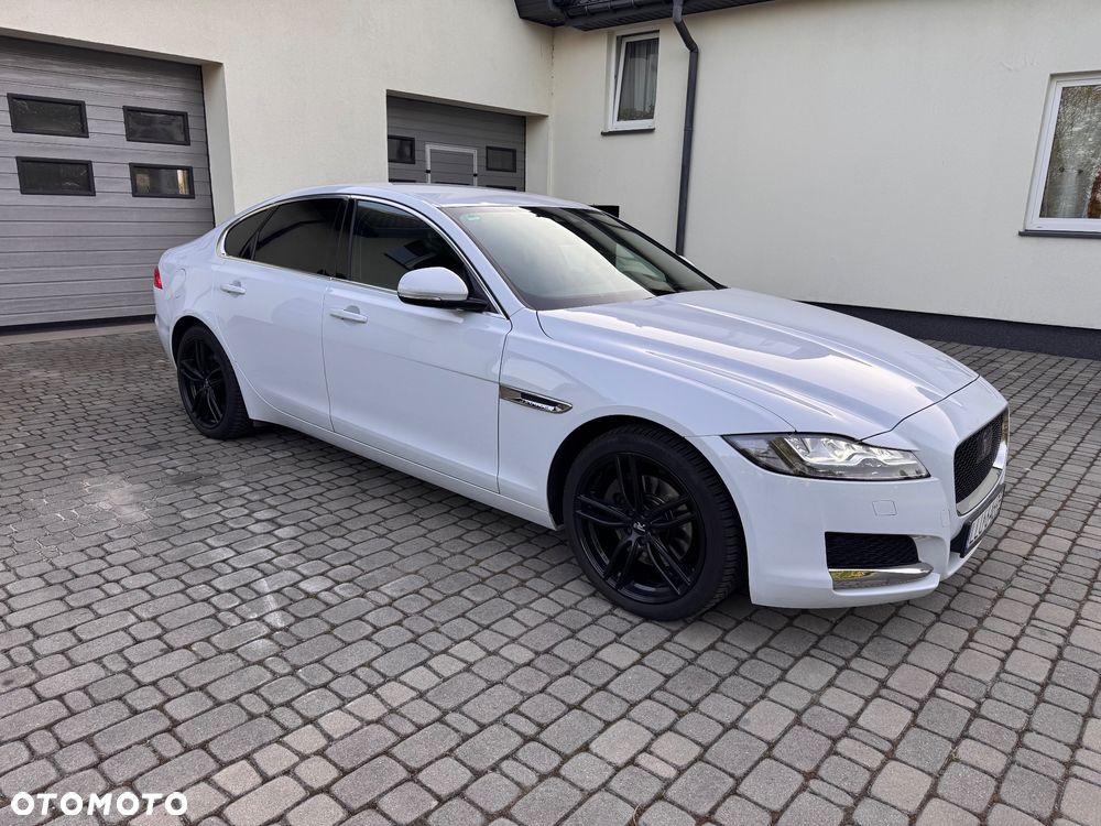 Jaguar XF 20d Prestige - 8