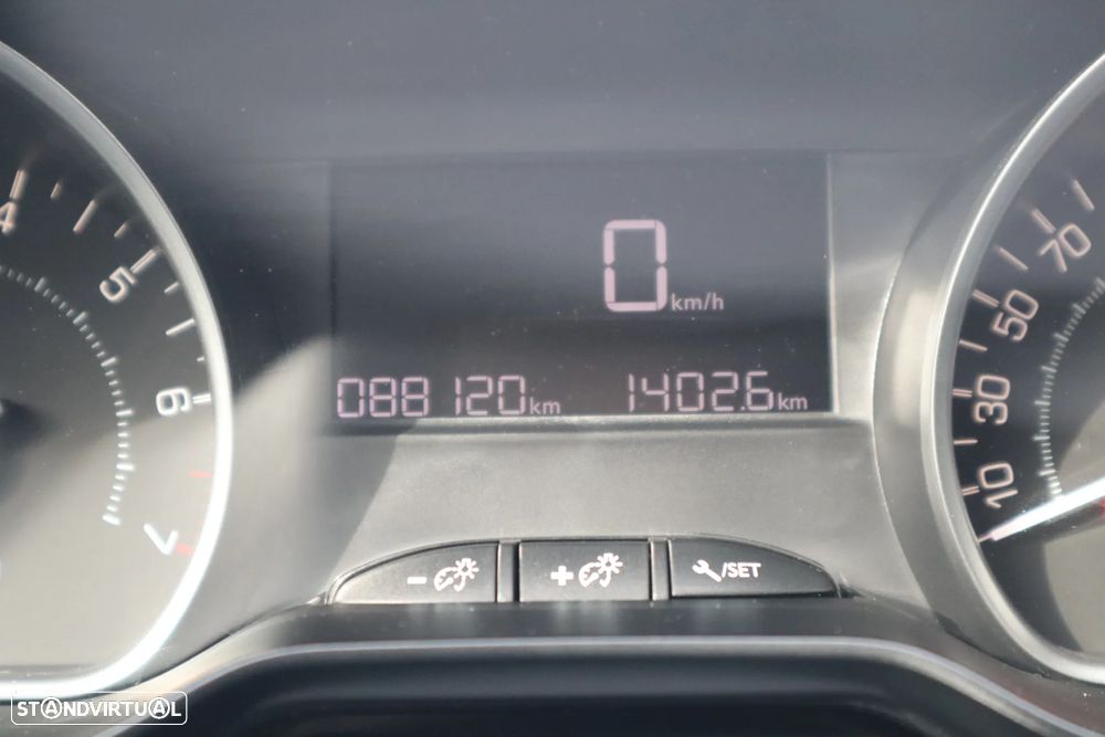 Peugeot 2008 1.2 PureTech Style - 28