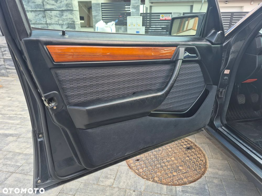 Mercedes-Benz W124 (1984-1993) - 22