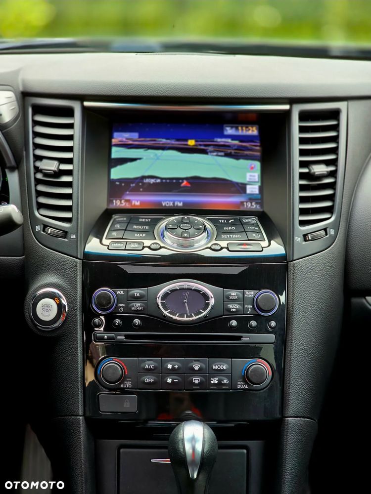 Infiniti QX70 3.0d AWD Design - 17