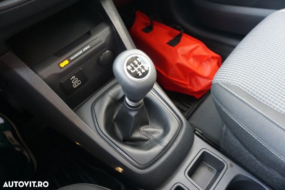 Ford Transit Courier - 16