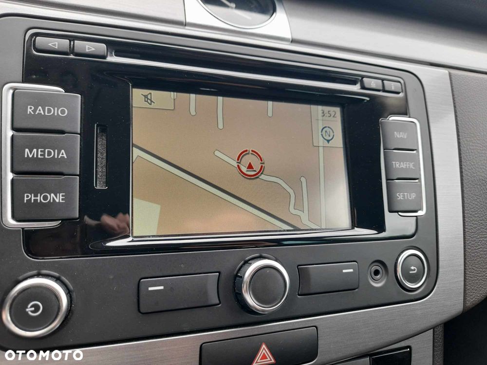 Volkswagen Passat 1.6 TDI BlueMotion Technology R-Line - 24