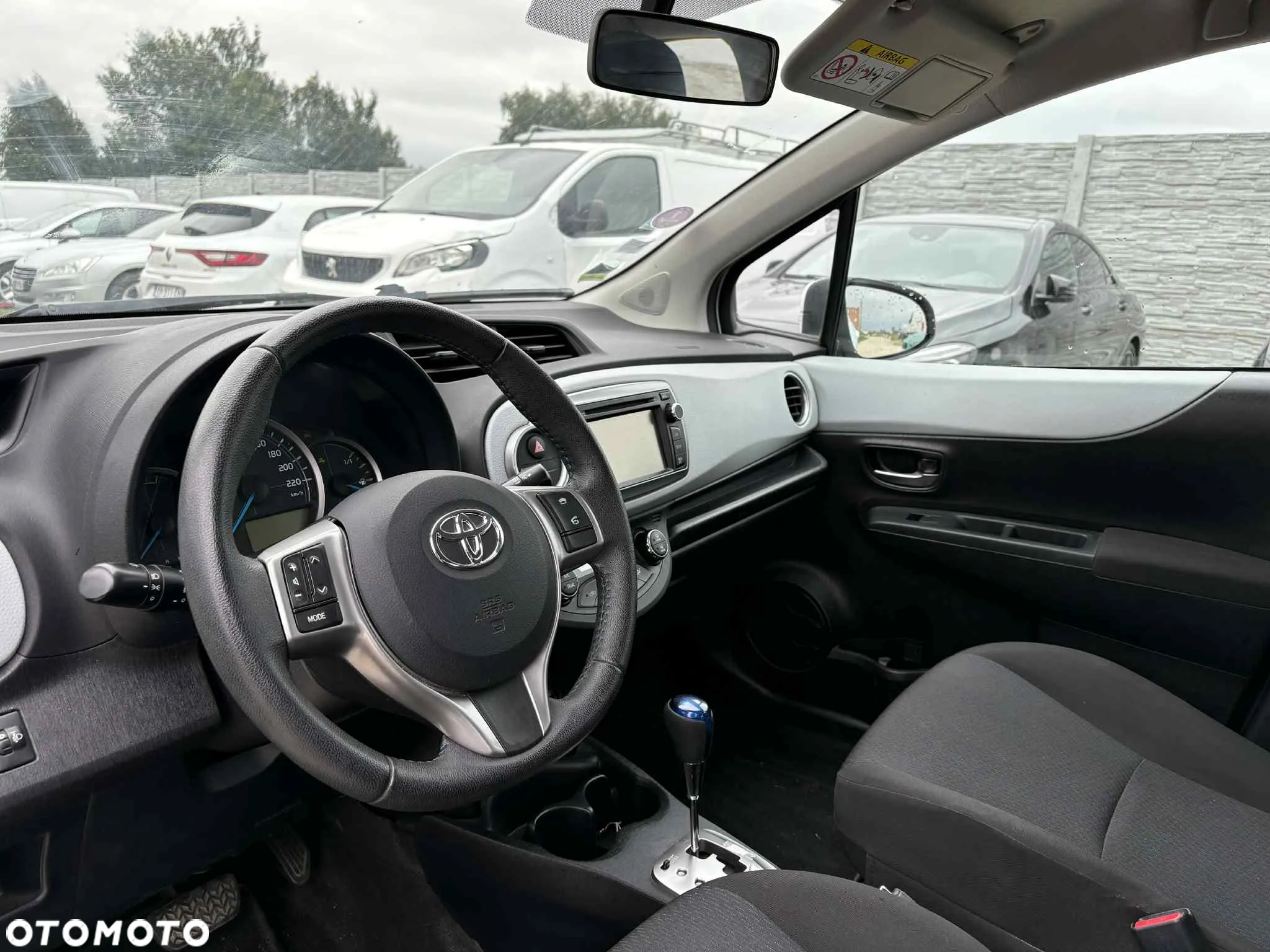 Toyota Yaris Hybrid 1.5 VVT-i - 12