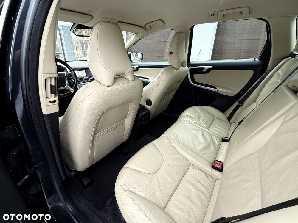 Volvo XC 60 DRIVe Momentum - 17