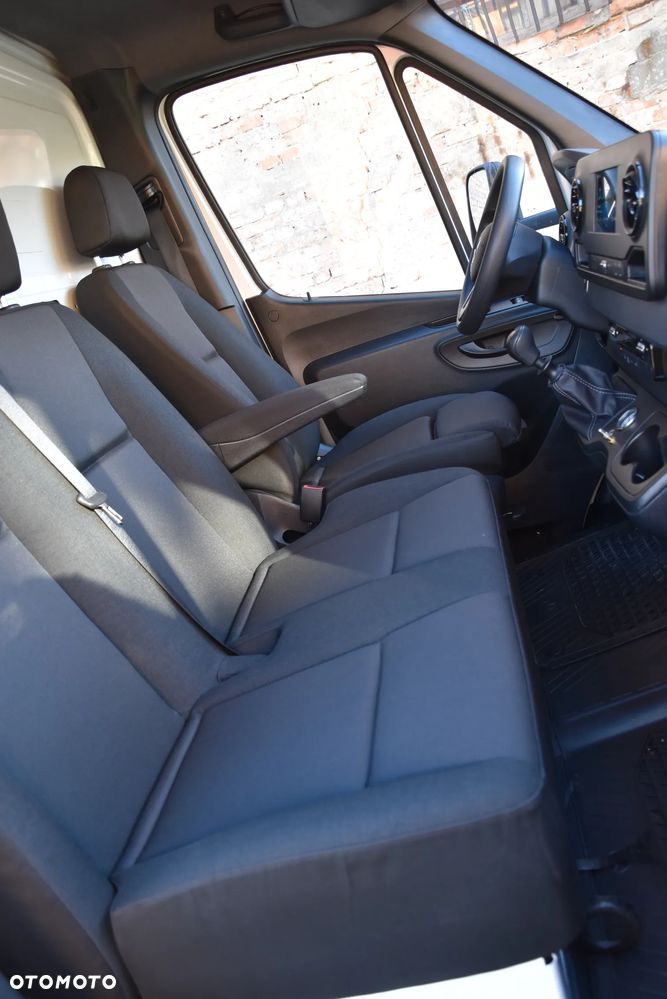 Mercedes-Benz Sprinter - 20