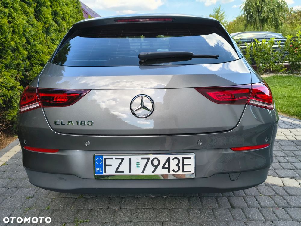 Mercedes-Benz CLA 180 7G-DCT - 3
