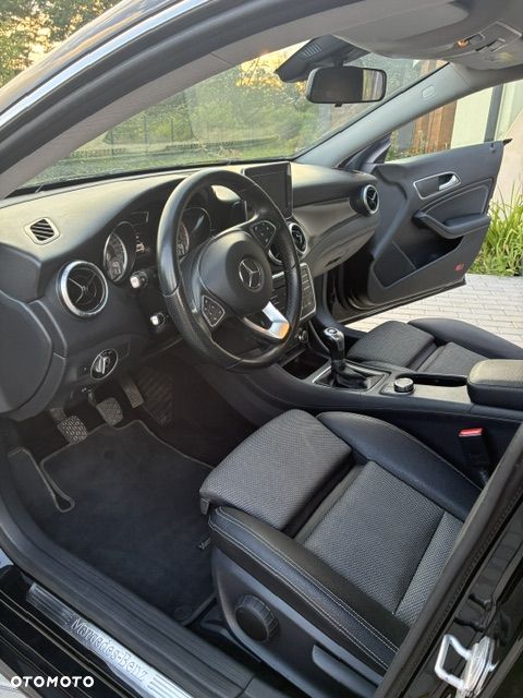 Mercedes-Benz CLA 200 - 8