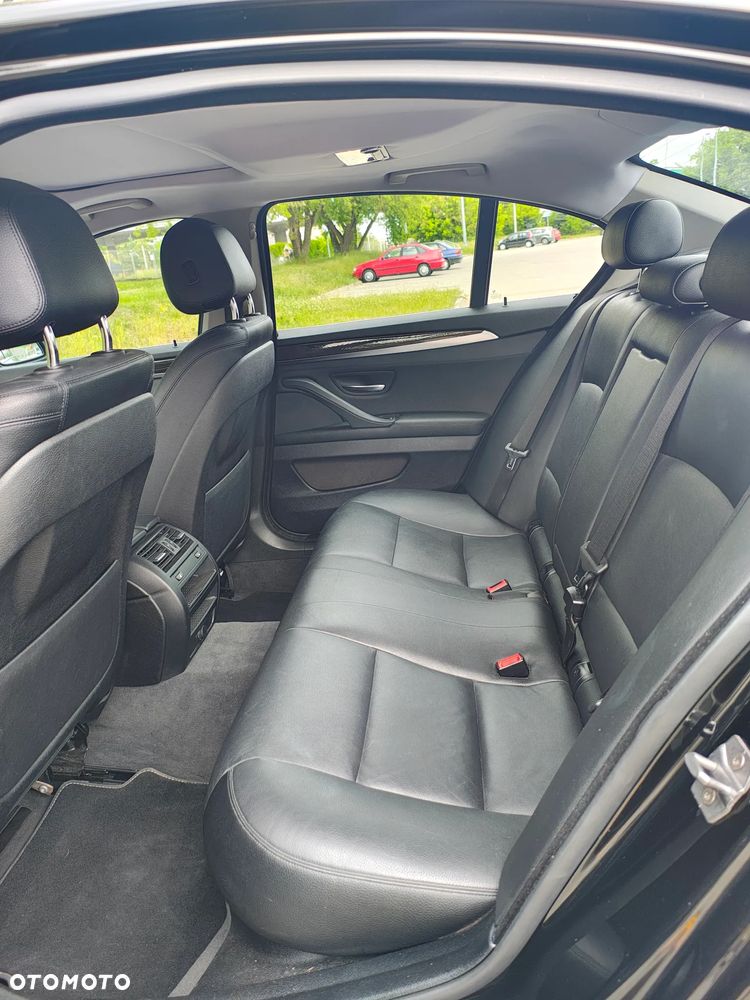 BMW Seria 5 535i xDrive - 14