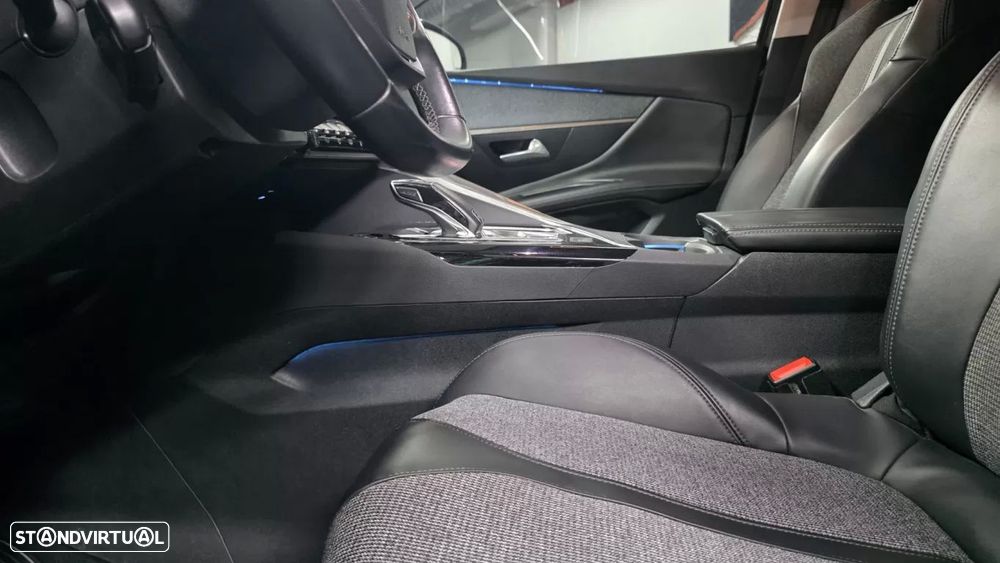 Peugeot 3008 1.2 PureTech Allure EAT6 — fotografia 34