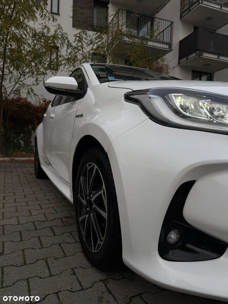 Toyota Yaris ver-hybrid-1-5-comfort - 2