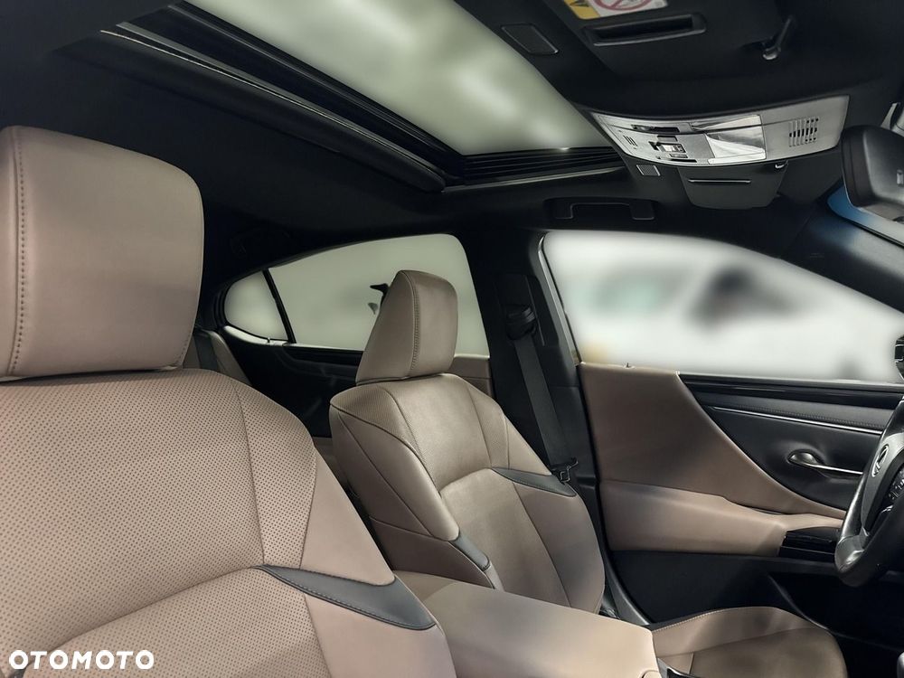 Lexus ES 300h Business Edition - 25