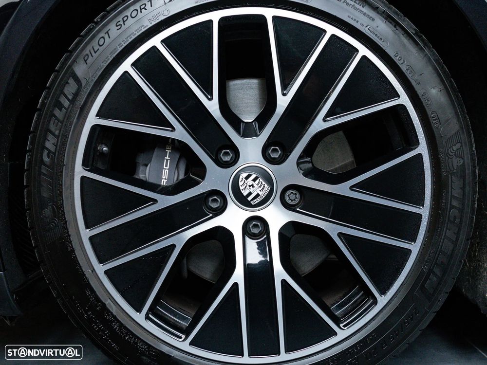 Porsche Taycan Sport Turismo - 16