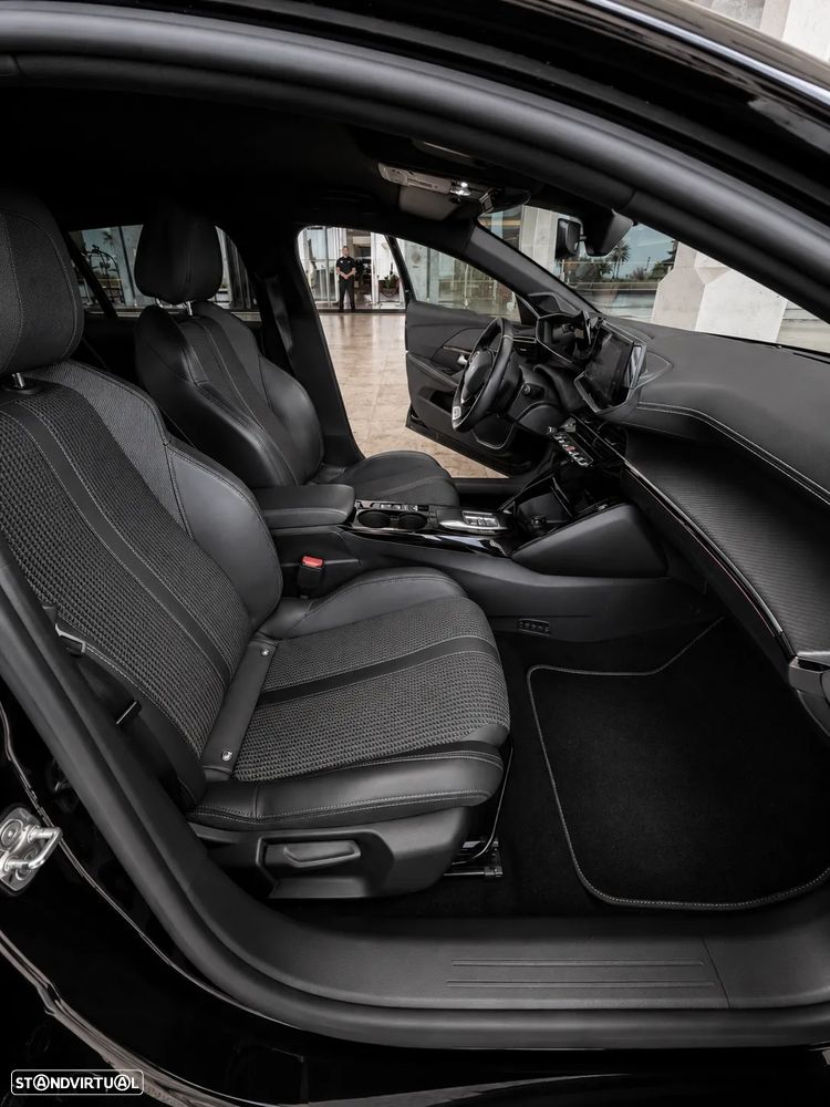 Peugeot e-208 GT - 10